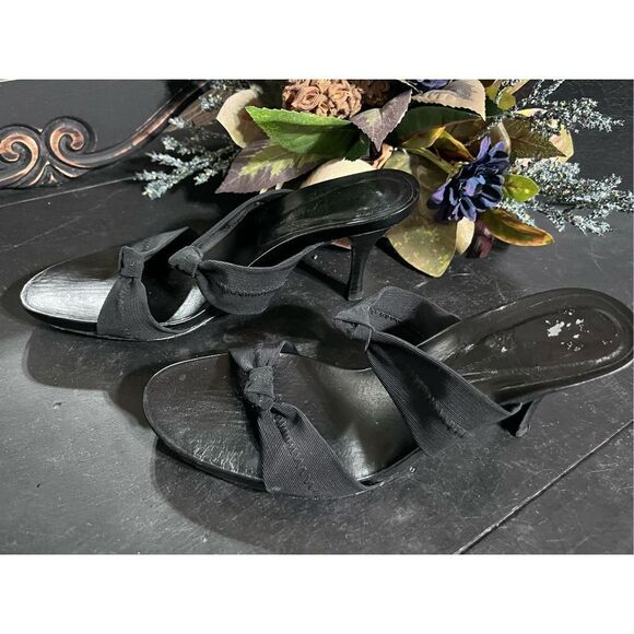 Donald J. Pliner Slip on Microfiber Double Strap Heel Size 7.5 N - Picture 2 of 5